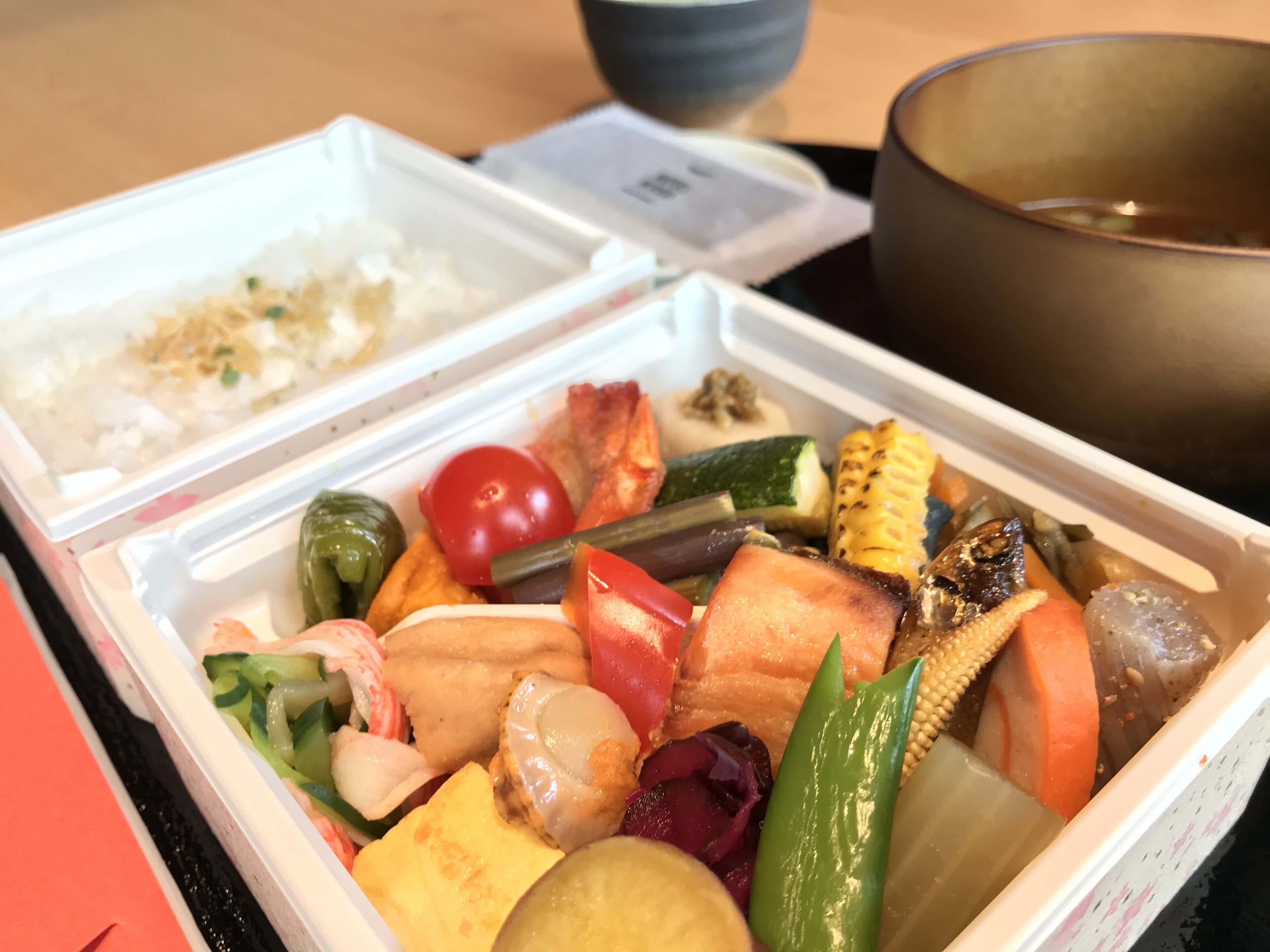 Frokost med lokale retter hver dag (JPY 1500 per person)