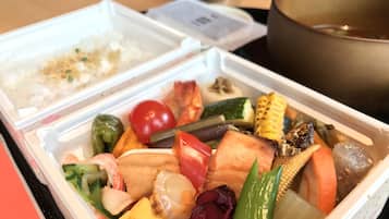 Frokost med lokale retter hver dag (JPY 1500 per person)