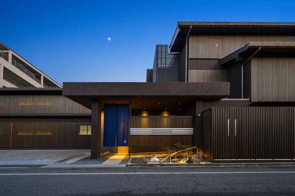 Front of property – evening/night