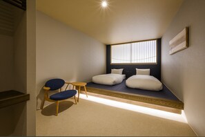 Standard Twin Room, Non Smoking | In-room safe, desk, free WiFi, bed sheets - Hotel Wood Takayama (Takayama)