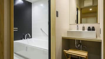 Chambre Familiale, non-fumeurs | Salle de bain | Articles de toilette gratuits, sĂšche-cheveux, chaussons