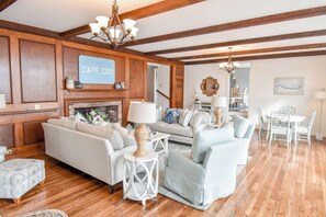 Télévision, cheminée, espaces bureaux