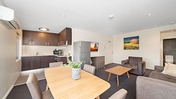 Deluxe Apartment, 2 Bedroom (1 King Bed, 1 Single Bed and 1 Tri-Bunk) | Private kitchen