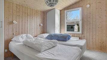 3 bedrooms, travel cot, free WiFi