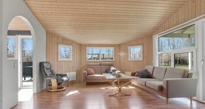 Cozy home in Roslev with WiFi