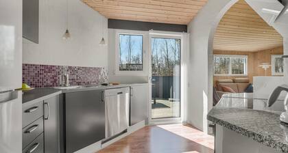 Cozy home in Roslev with WiFi