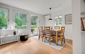 Dining - Lovely home in Ebeltoft with WiFi (Ebeltoft)