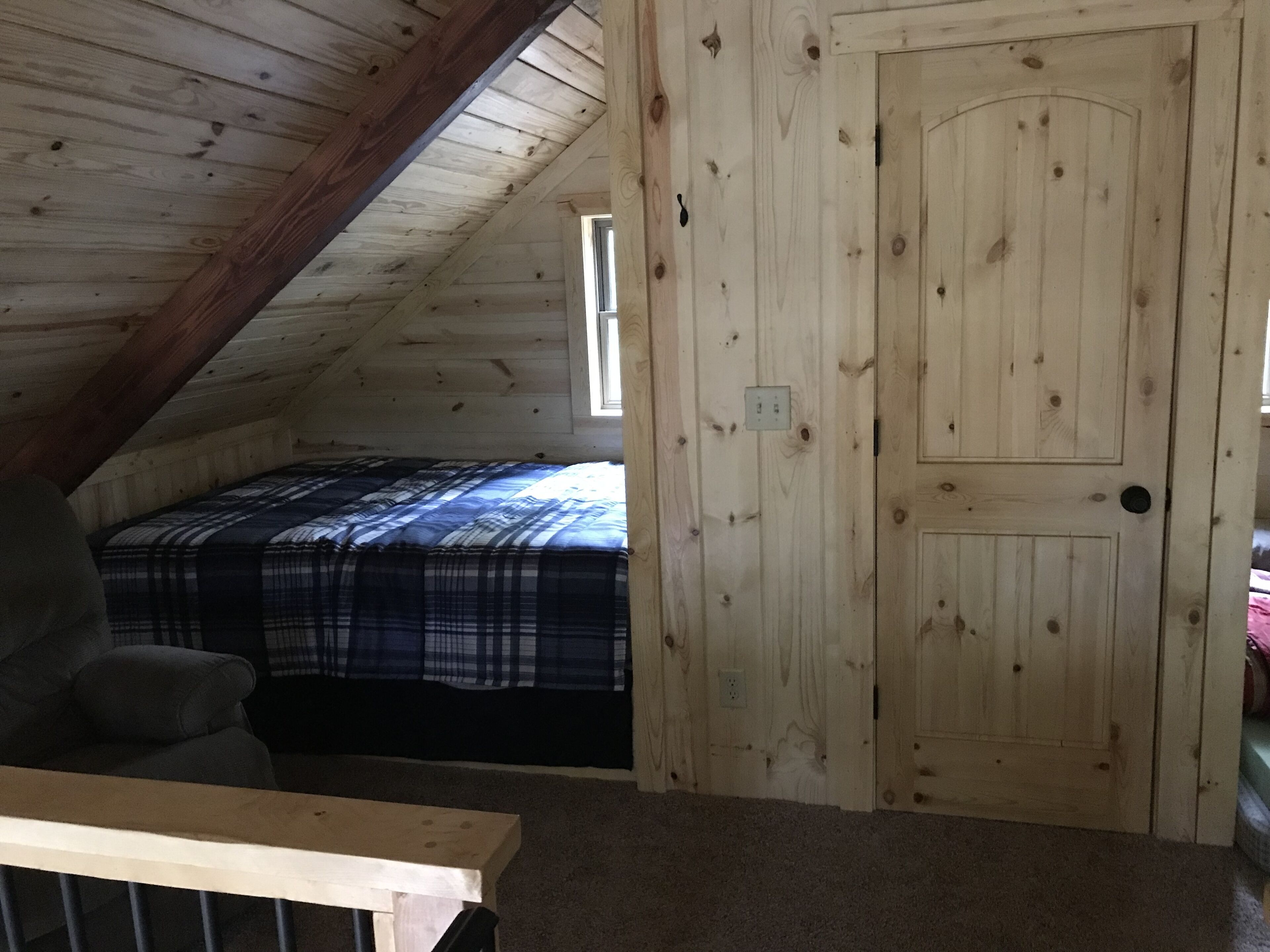 Secluded Hayward Cabin