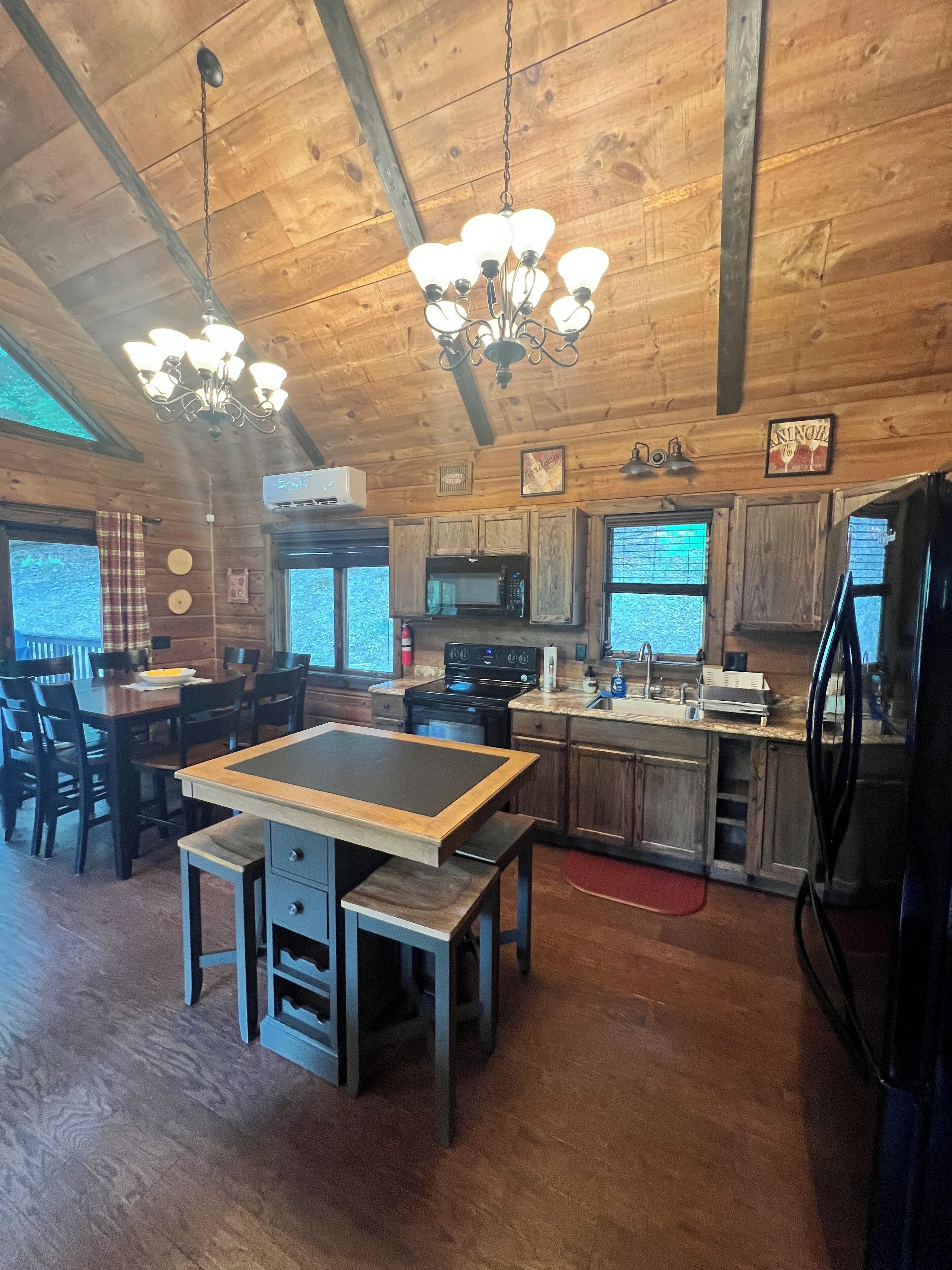 Waterfront family cabin, near falls, golf, ski resorts, hiking & more
