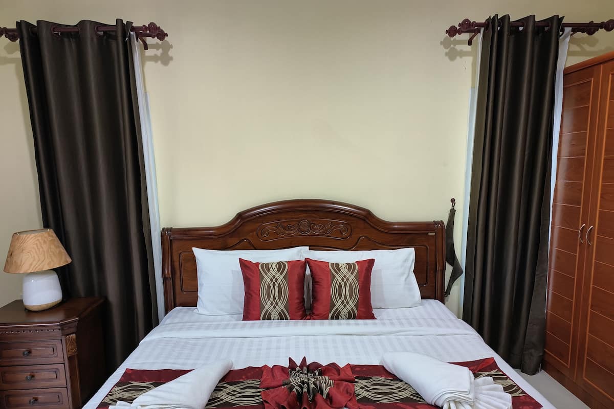 Blackout curtains, soundproofing, free WiFi, bed sheets