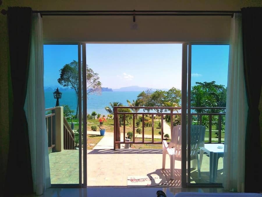 Blackout drapes, soundproofing, free WiFi, bed sheets