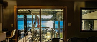 Belle maison récemment rénovée, à quelques pas de l'eau et sans escaliers