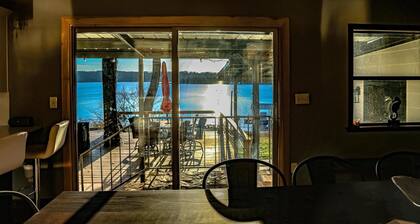 Waterfront, Easy Slope Lake Access, Dog Friendly, HOT TUB, lots of activities