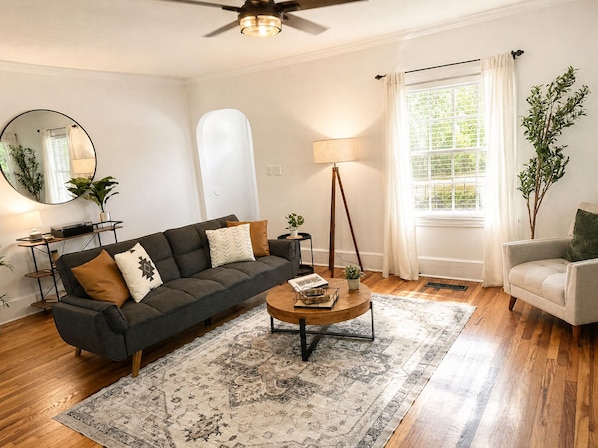 Smart TV, fireplace