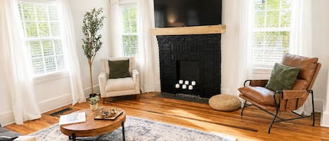 Smart TV, fireplace