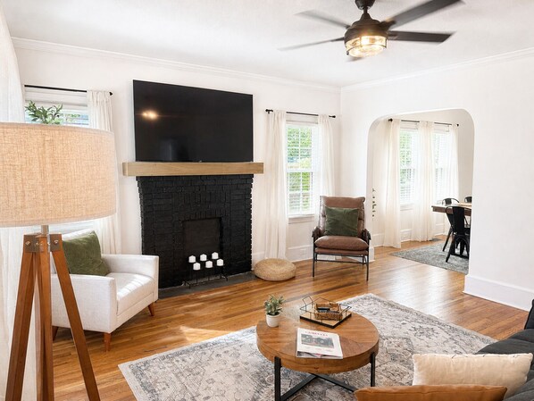 Smart TV, fireplace