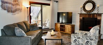 Newly renovated cozy ski retreat with view of Killington slopes