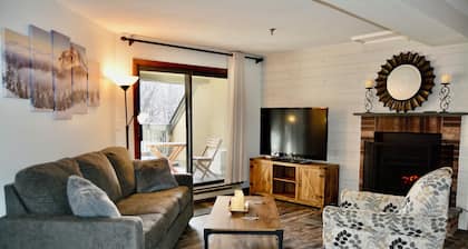 Newly renovated cozy ski retreat with view of Killington slopes