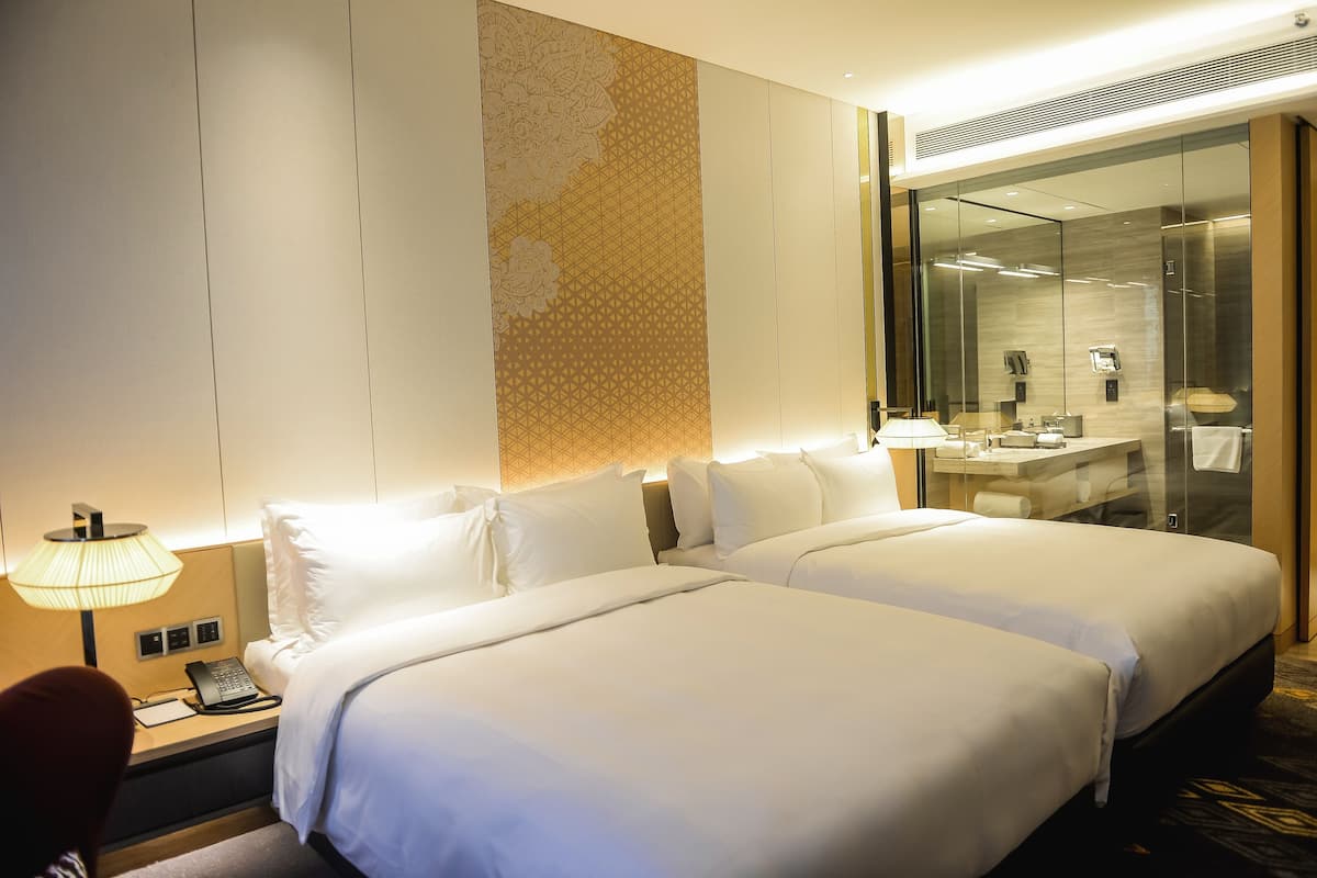 Premium bedding, down comforters, free minibar, in-room safe