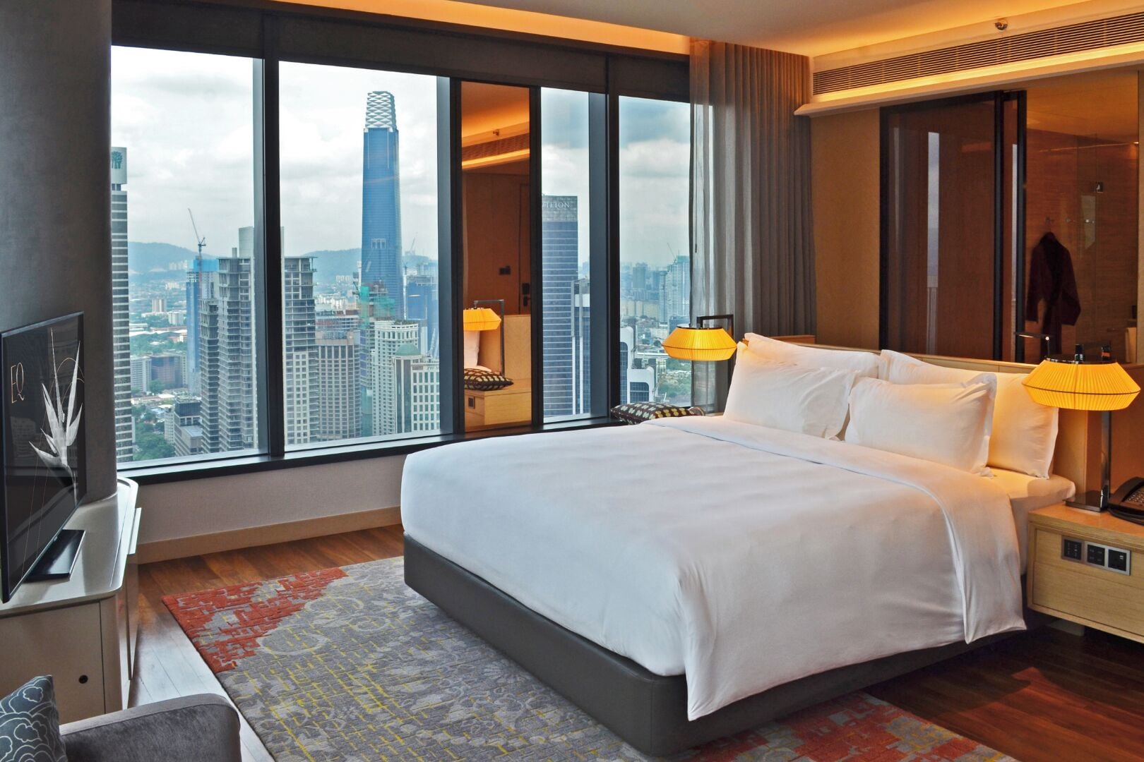 Premium bedding, down duvets, free minibar, in-room safe