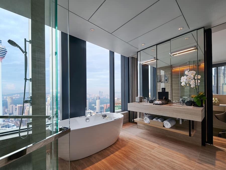Chambre « Premier », 1 trÚs grand lit | Salle de bain