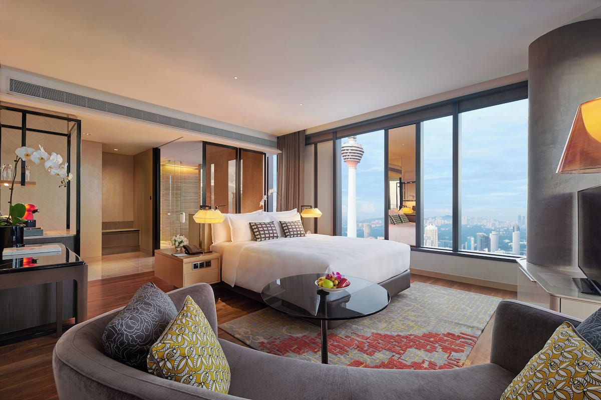 Premium bedding, down comforters, minibar (free items), in-room safe