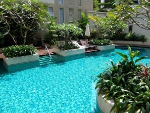Outdoor pool - Twin Peaks, 515, 5 star studio. (Chiang Mai)