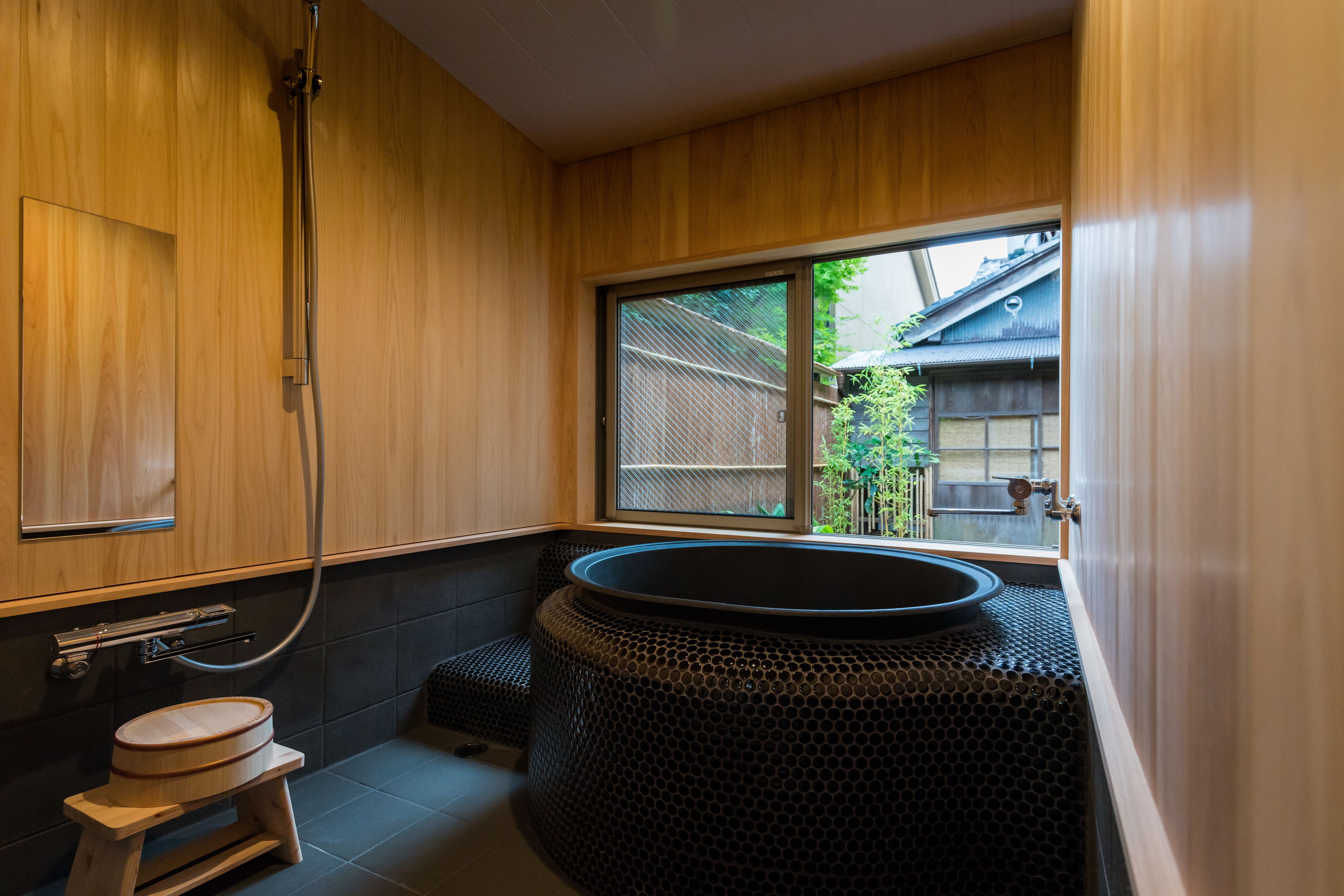 Private Vacation Home | Deep soaking bathtub
