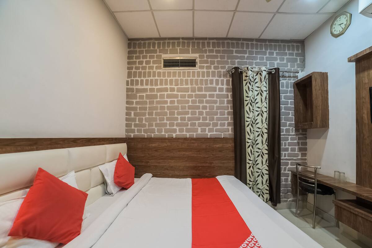 Habitación doble, 1 cama de matrimonio grande | Wifi gratis