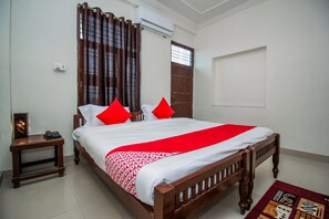 Double Room, 1 King Bed | Desk, free WiFi, bed sheets - OYO 18272 Hotel Lambodar (Pushkar)