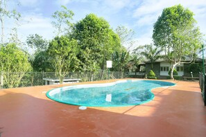 Hồ bơi ngoài trời 