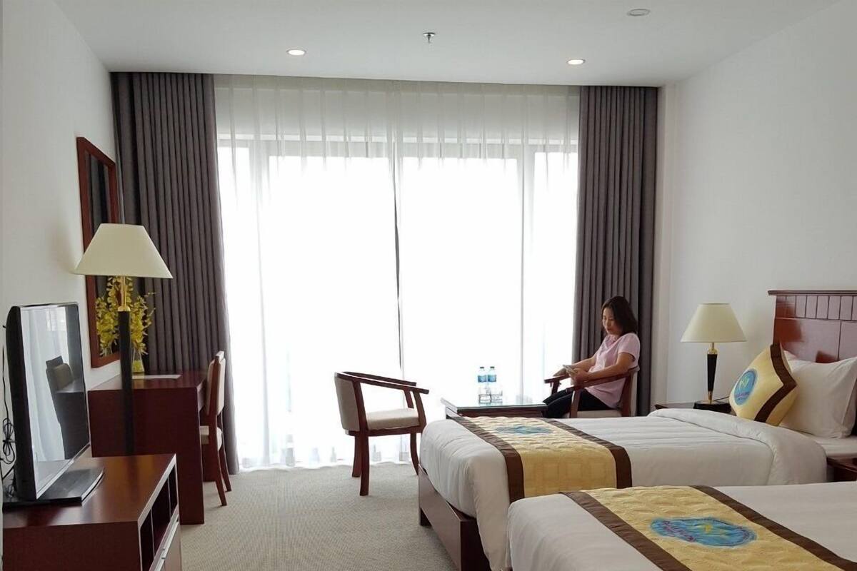 Minibar, in-room safe, desk, bed sheets