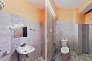 Deluxe Double or Twin Room, 1 Queen Bed | Bathroom | Towels - OYO 14460 Green Park Homestay (Shimla)