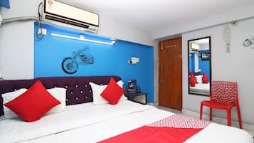 Standard Double Room | Laptop workspace, bed sheets