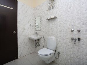 Chambre Standard | Salle de bain | Articles de toilette (gratuits), serviettes fournies