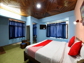 Room - OYO Home 15642 Luxurious 2BHK (Manali)