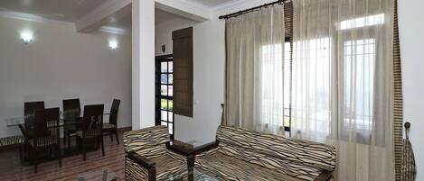 Standard Room | Living room | TV