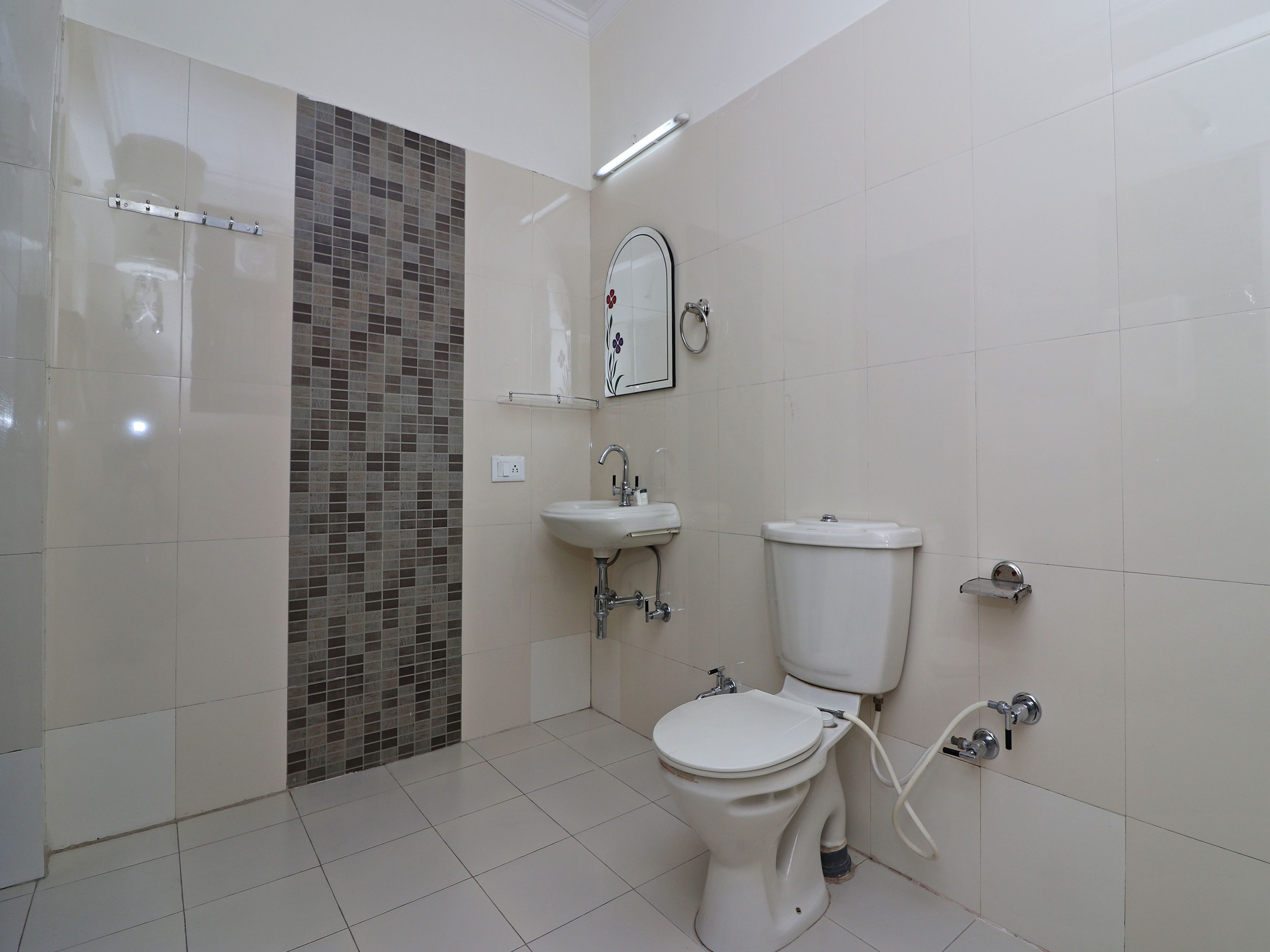 Standard Room | Bathroom | Free toiletries, towels