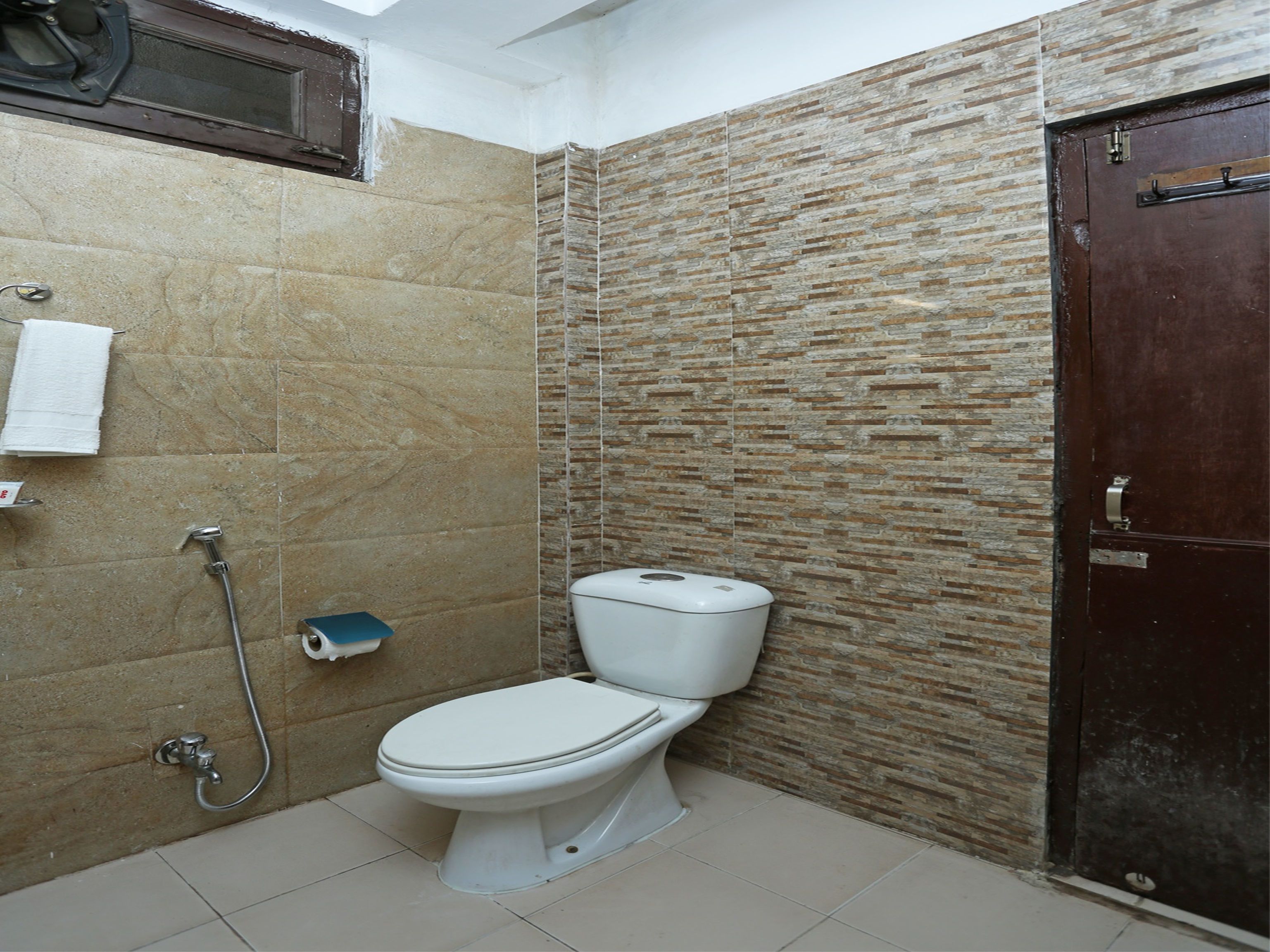Standard Room | Bathroom | Free toiletries, towels