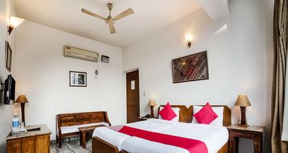 OYO 27041 Hotel Luna Rosa