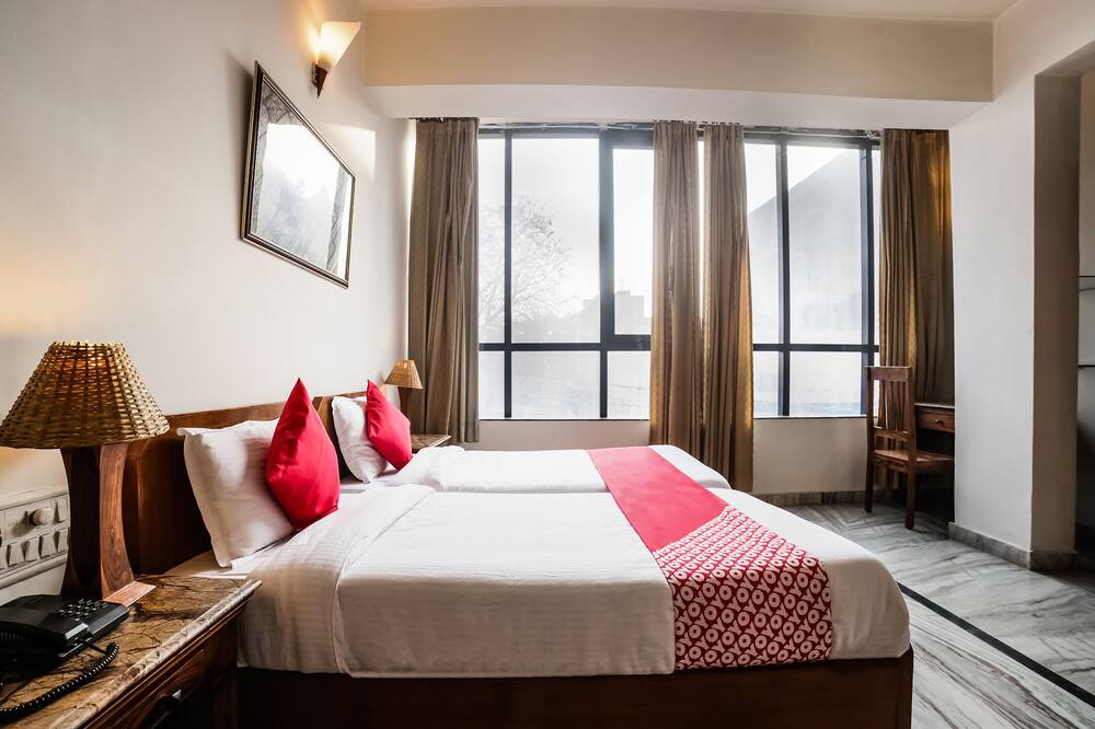 OYO 27041 Hotel Luna Rosa