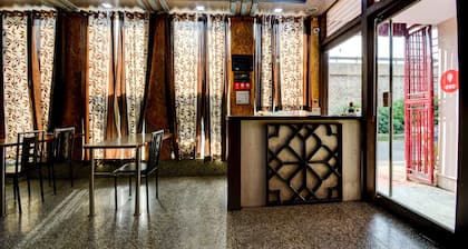 OYO 17250 Hotel Ganesham