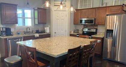 Sam Rayburn Lake House in Rayburn Country w/ WI-FI