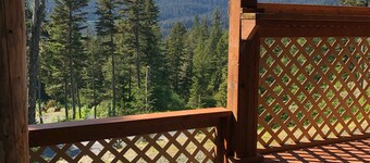 Beautiful Mountain Top Cabin with amazing views and private peaceful setting!