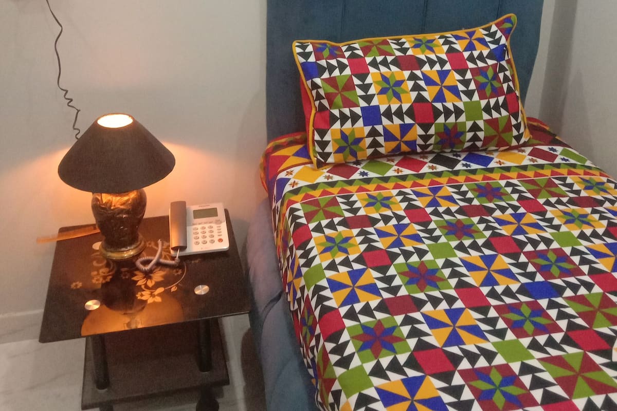 Basic Single Room, 1 Twin Bed, Non Smoking | Premium bedding, soundproofing, free WiFi, bed sheets