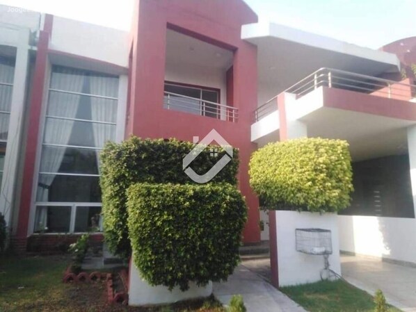 Fachada da propriedade