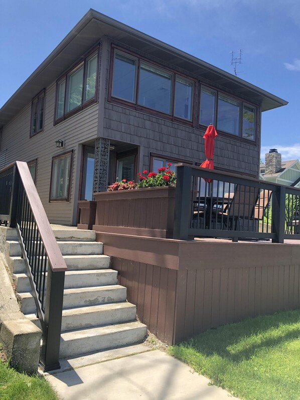 Beautiful Clear Lake 4 bedroom lakefront home in Fremont, Indiana