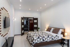 Leilighet – comfort, 1 queensize-seng med sovesofa, ikke-røyk, byutsikt | Allergitestet sengetøy, dundyner og individuelt dekorert