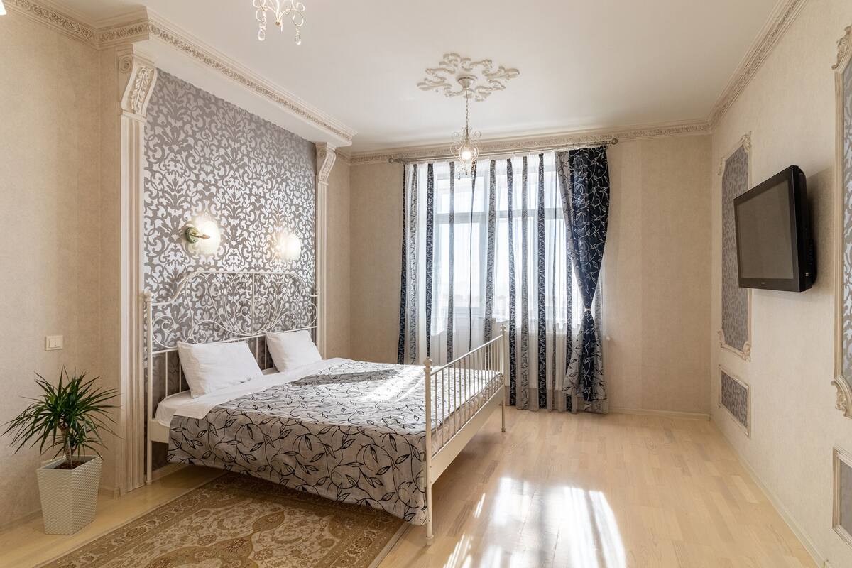 1 bedroom, hypo-allergenic bedding, down duvets, individually decorated