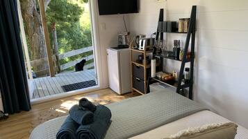 1 bedroom, desk, free WiFi, bed sheets